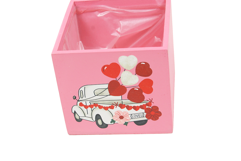 Maceta caja coche con globos de corazón