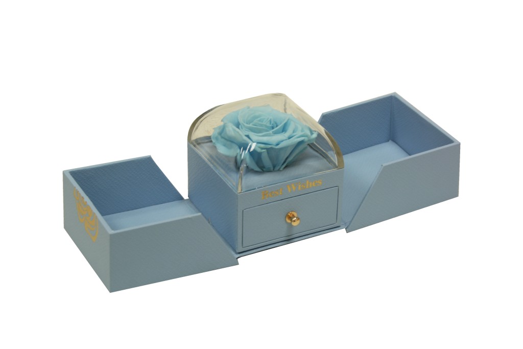 Boite à bijoux bleue contenant une rose stabilisée
