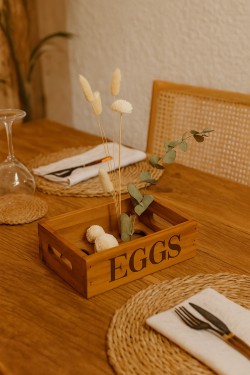 Plateau à œufs en bois avec trous