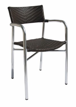 Silla rattan plano oscuro