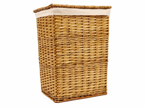 Schlichter Kleiderschrank in Naturbraun