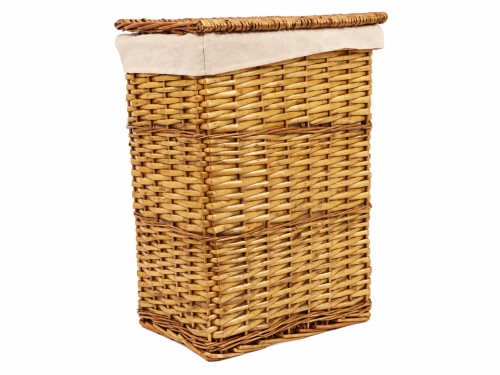 Schlichter Kleiderschrank in Naturbraun