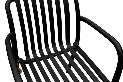Schwarzer Outdoor-Stuhl