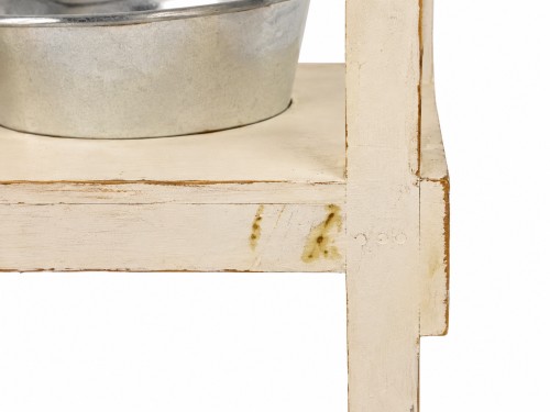 Silla macetero descolorida
