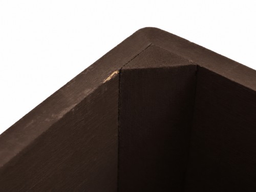 Caja de madera negra 